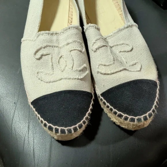 RARE Sz 42 CHANEL Espadrilles - Cream and Black - Picture 6 of 9